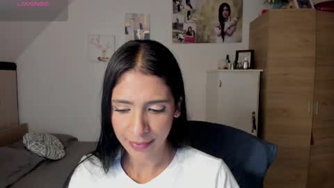 Snapshot of cristamunez chatting on 05.29.26 veronika online show from 05.29.26