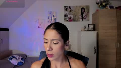Snapshot of cristamunez chatting on 05.31.26 veronika online show from 05.31.26