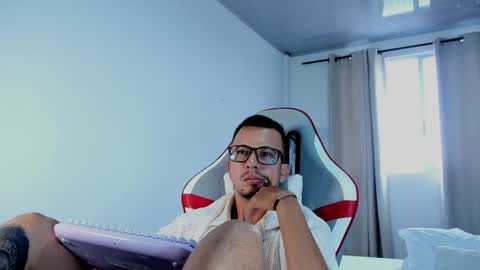 Snapshot of cristopher_evansx chatting on 04.07.26 Cristopher online show from 04.07.26