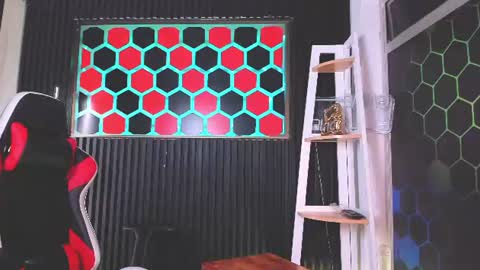 Snapshot of cristopher_wild chatting on 06.18.26 Cristopher online show from 06.18.26