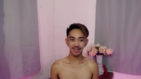 Snapshot of crocodale chatting on 09.23.25 crocodale online show from 09.23.25