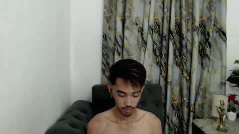 Snapshot of crocodale chatting on 09.24.25 crocodale online show from 09.24.25