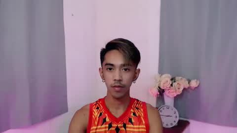 Snapshot of crocodale chatting on 09.28.25 crocodale online show from 09.28.25