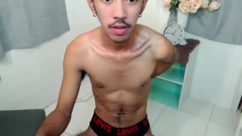 Snapshot of crocodale chatting on 10.10.25 crocodale online show from 10.10.25