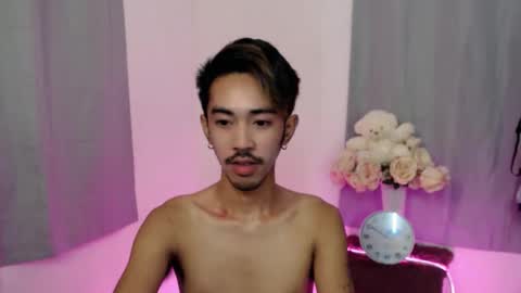 Snapshot of crocodale chatting on 10.14.25 crocodale online show from 10.14.25