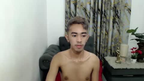 Snapshot of crocodale chatting on 10.18.25 crocodale online show from 10.18.25