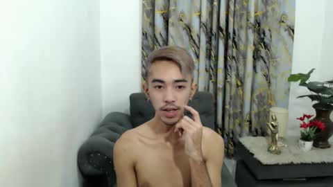 Snapshot of crocodale chatting on 10.20.25 crocodale online show from 10.20.25