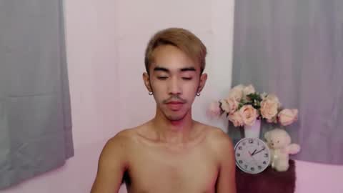 Snapshot of crocodale chatting on 10.26.25 crocodale online show from 10.26.25