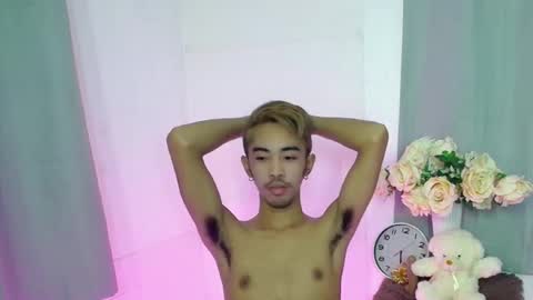 Snapshot of crocodale chatting on 10.27.25 crocodale online show from 10.27.25