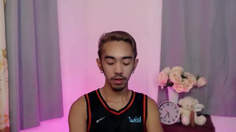 Snapshot of crocodale chatting on 10.30.25 crocodale online show from 10.30.25