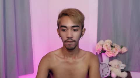 Snapshot of crocodale chatting on 10.31.25 crocodale online show from 10.31.25