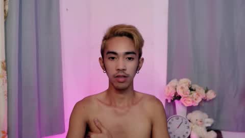 Snapshot of crocodale chatting on 11.02.25 crocodale online show from 11.02.25