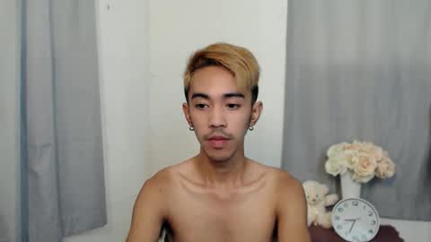 Snapshot of crocodale chatting on 11.13.25 crocodale online show from 11.13.25