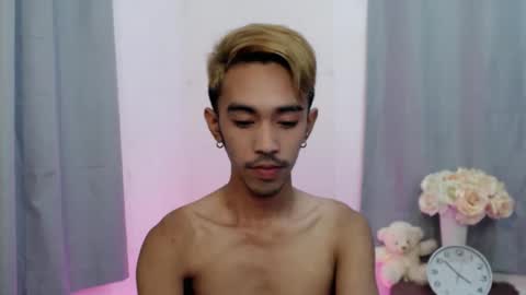 Snapshot of crocodale chatting on 11.14.25 crocodale online show from 11.14.25