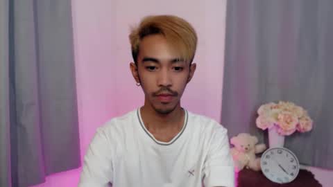 Snapshot of crocodale chatting on 11.17.25 crocodale online show from 11.17.25