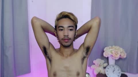 Snapshot of crocodale chatting on 11.18.25 crocodale online show from 11.18.25