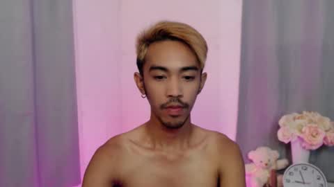 Snapshot of crocodale chatting on 11.19.25 crocodale online show from 11.19.25