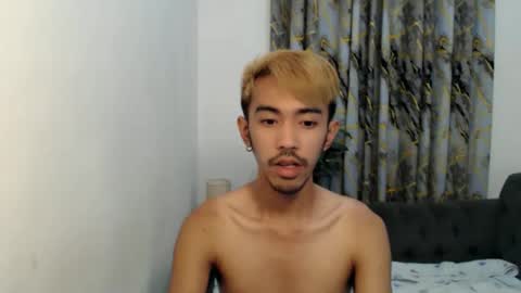 Snapshot of crocodale chatting on 11.20.25 crocodale online show from 11.20.25