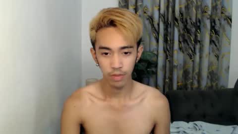 Snapshot of crocodale chatting on 11.21.25 crocodale online show from 11.21.25