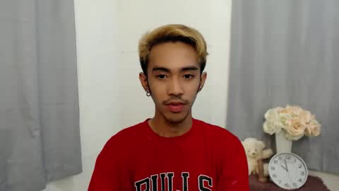 Snapshot of crocodale chatting on 11.23.25 crocodale online show from 11.23.25