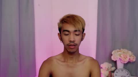 Snapshot of crocodale chatting on 11.24.25 crocodale online show from 11.24.25