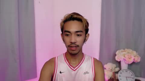 Snapshot of crocodale chatting on 11.27.25 crocodale online show from 11.27.25