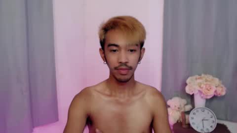 Snapshot of crocodale chatting on 11.28.25 crocodale online show from 11.28.25