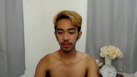 Snapshot of crocodale chatting on 11.29.25 crocodale online show from 11.29.25