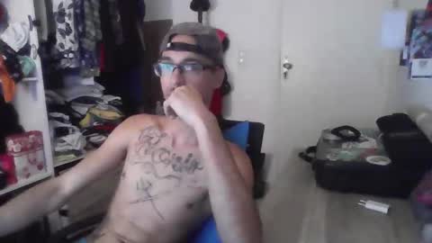 Snapshot of crudosoy chatting on 11.08.25 Carlo online show from 11.08.25