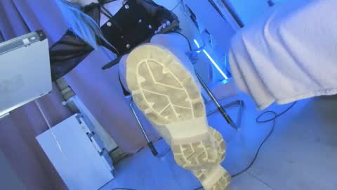 Cruel Siren online show from 09.21.25