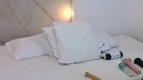 Cry online show from 11.15.25