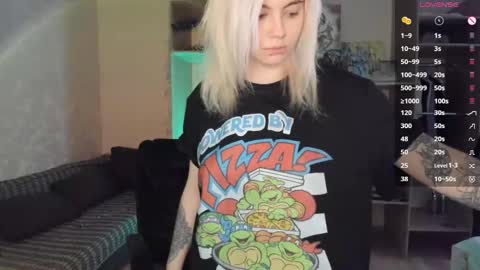 Snapshot of cryptobjgirlv2 chatting on 02.21.26 Lilith online show from 02.21.26