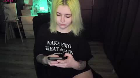 Snapshot of cryptobjgirlv2 chatting on 07.12.26 Lilith online show from 07.12.26