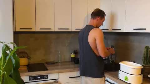 Snapshot of cryptobubbles chatting on 12.04.25 cryptobubbles online show from 12.04.25