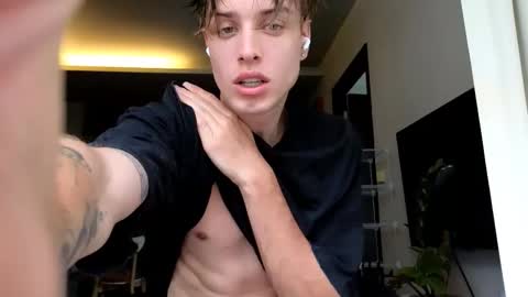 Snapshot of cryptongood chatting on 11.22.25 Lin inst lingoodyy online show from 11.22.25