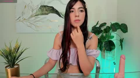 Snapshot of crystal_arlette chatting on 05.23.26 crystal_arlette online show from 05.23.26