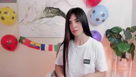 Snapshot of crystal_arlette chatting on 06.19.26 crystal_arlette online show from 06.19.26