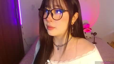 Snapshot of crystalitesq chatting on 06.18.26 Olivia online show from 06.18.26