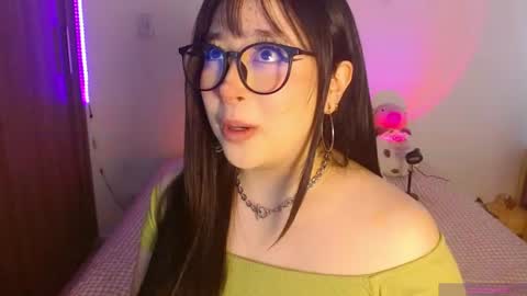 Snapshot of crystalitesq chatting on 07.18.26 Olivia online show from 07.18.26