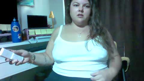 Snapshot of crystalizzzee chatting on 09.18.25 Herekittykitty69 online show from 09.18.25