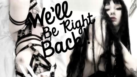 Snapshot of crystalsomnia chatting on 10.16.25 Sasha Make me moan with patterns good music here online show from 10.16.25