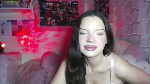 Snapshot of crystalsweet2000 chatting on 11.04.25 MissCrystal online show from 11.04.25