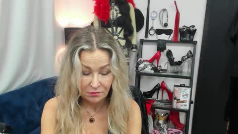 CrystalHotty online show from 11.13.25