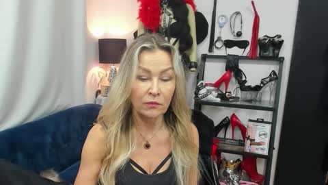 CrystalHotty online show from 11.17.25