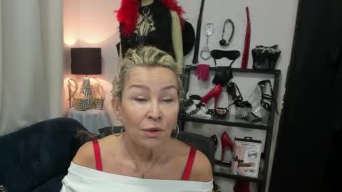 CrystalHotty online show from 05.14.26