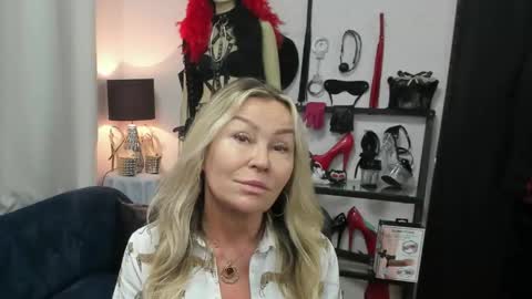 CrystalHotty online show from 05.25.26