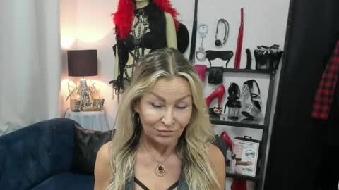 CrystalHotty online show from 05.28.26