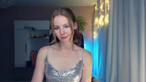 Snapshot of cuddle_kitten chatting on 12.21.24 Alexia online show from 12.21.24
