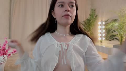 Snapshot of cuddlebyyou chatting on 09.27.25 Ellie online show from 09.27.25