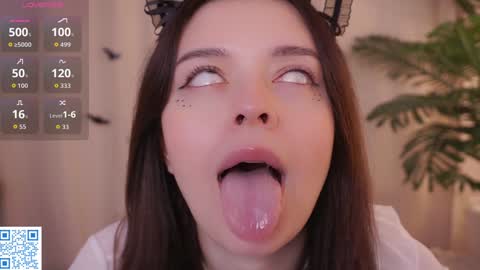 Snapshot of cuddlebyyou chatting on 10.25.25 Ellie online show from 10.25.25